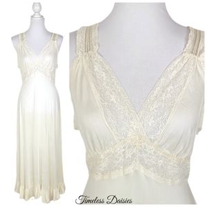 Vintage Large Lace Ivory Nightgown Maxi Dress Sleepwear Bridal Beach Dress Women